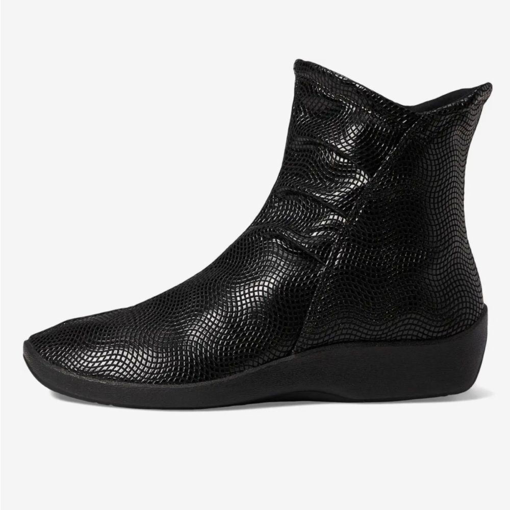 ARCOPEDICO Women’s Croc Shoes in the Size 41/9.5-10 US Size in Black Color - Picture 7 of 16